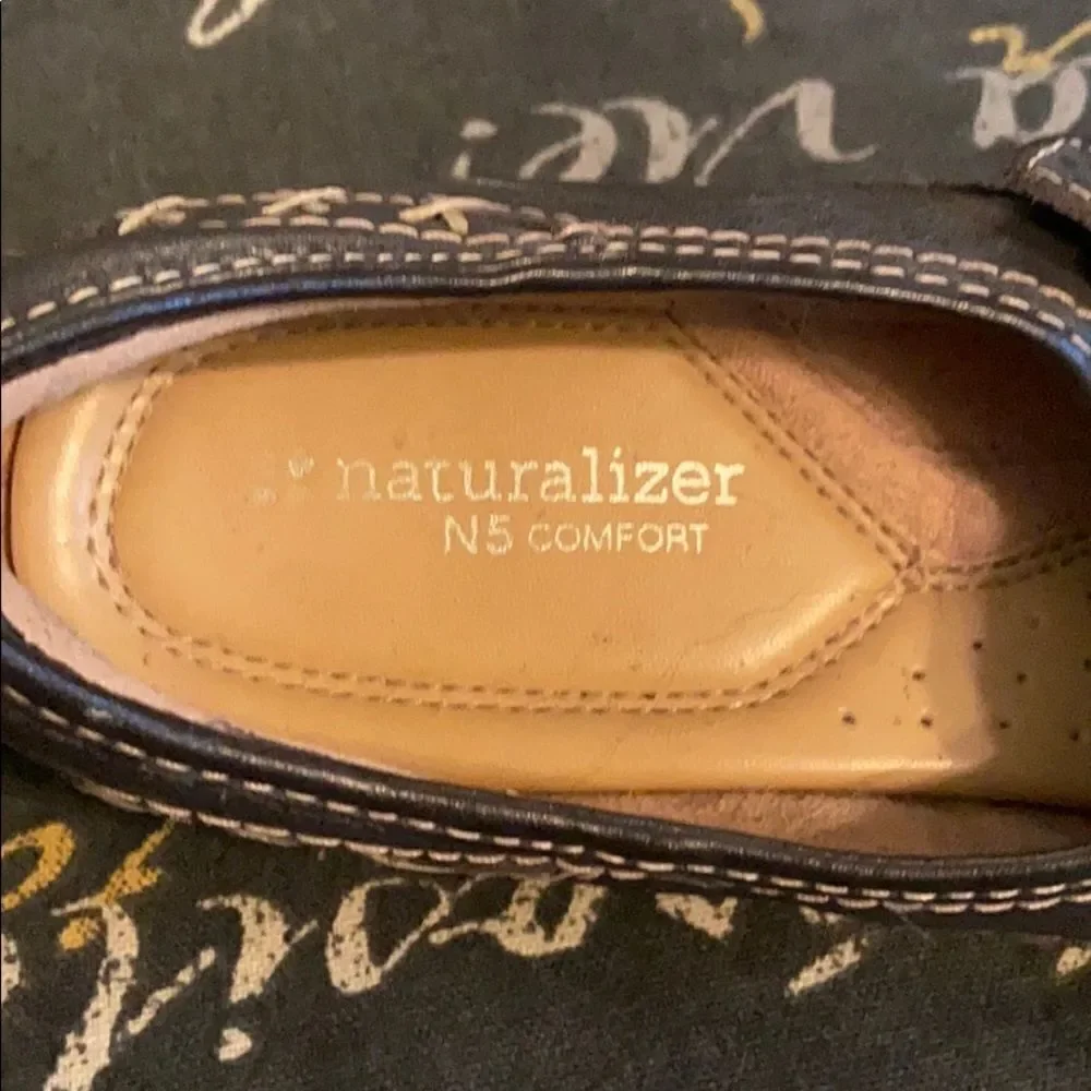 Naturalizer flat leather shoe size 8N brown